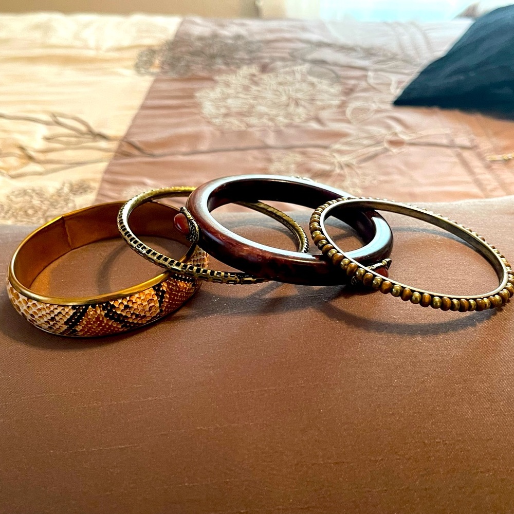 Chic fashion bangle set.